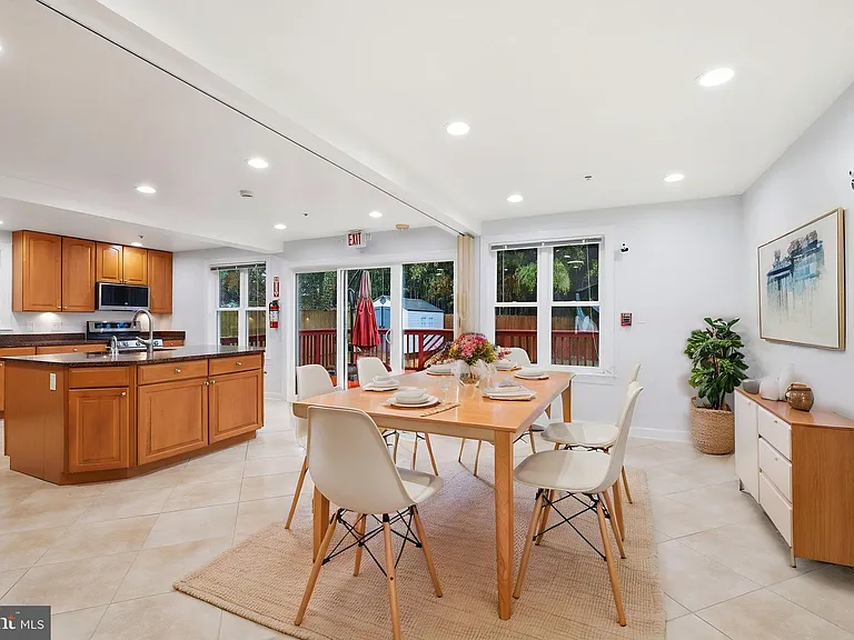 711 Lamberton Dr — Photo 20