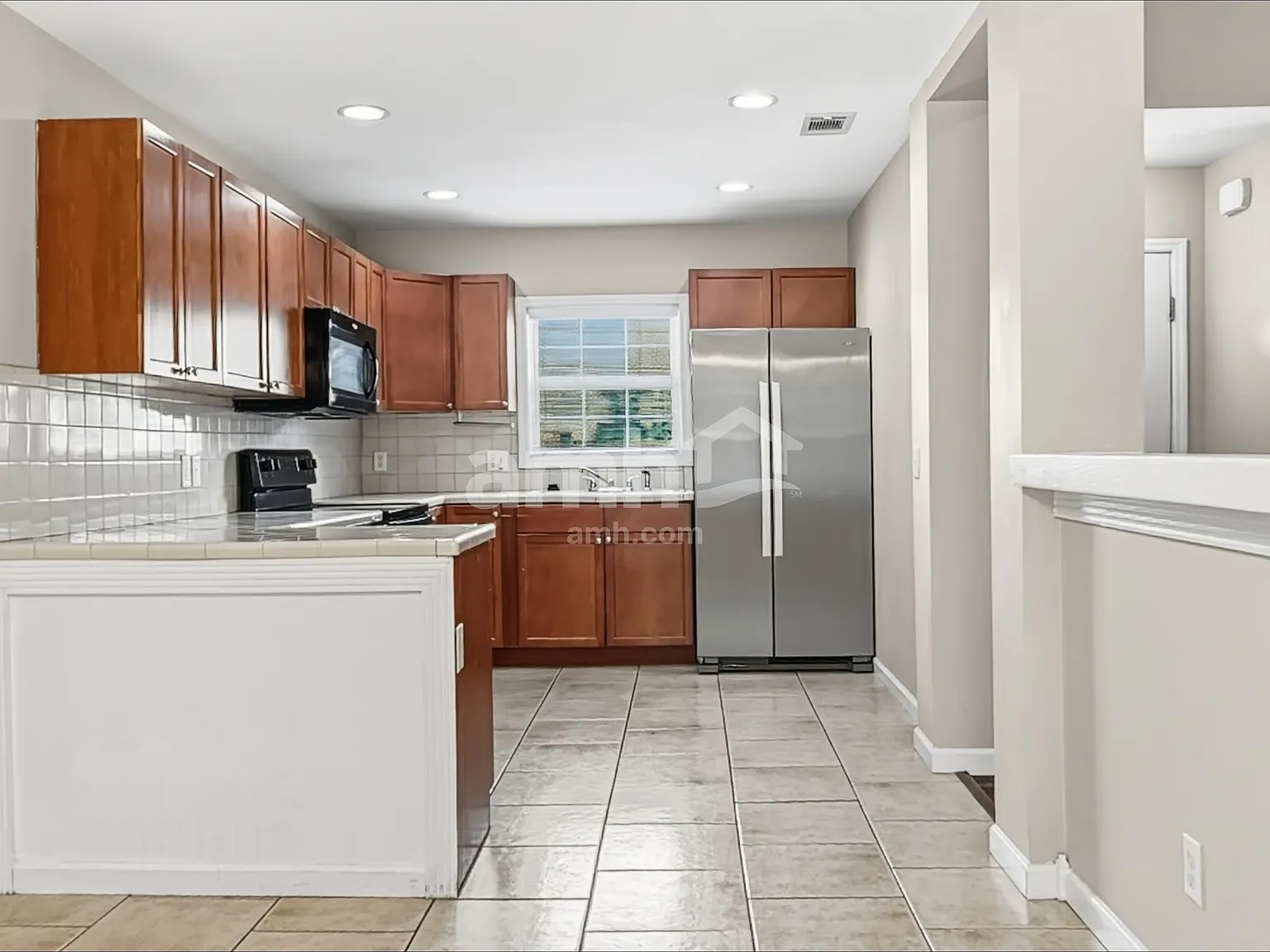 3 bed, 2.0 bath, 1348 sqft, $2,220 — Photo 3