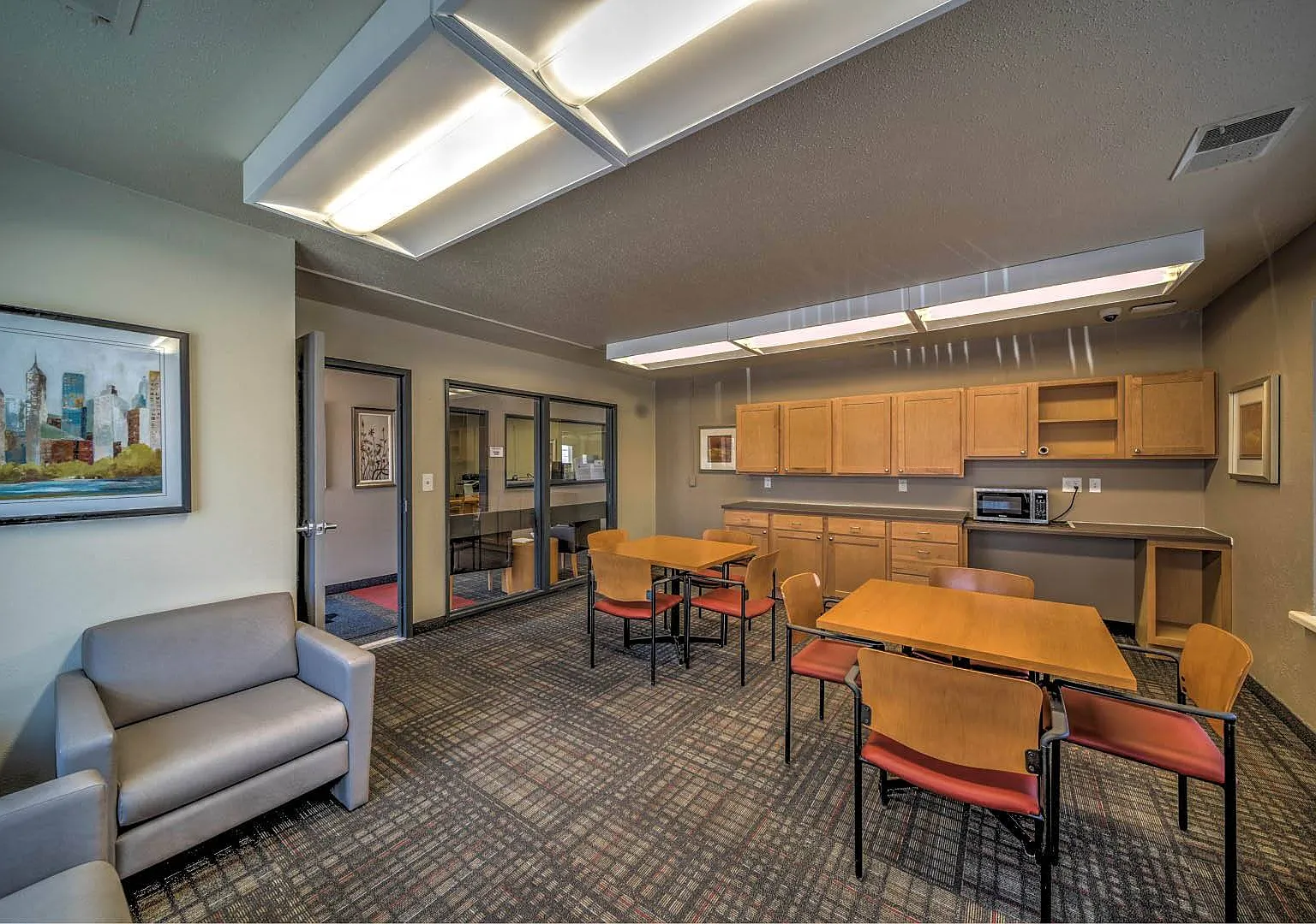 Castlewood Apartments — Photo 4