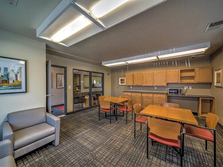 Castlewood Apartments — Photo 4