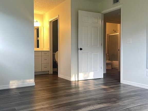 3rd image of 2452 Oak Park Way #1