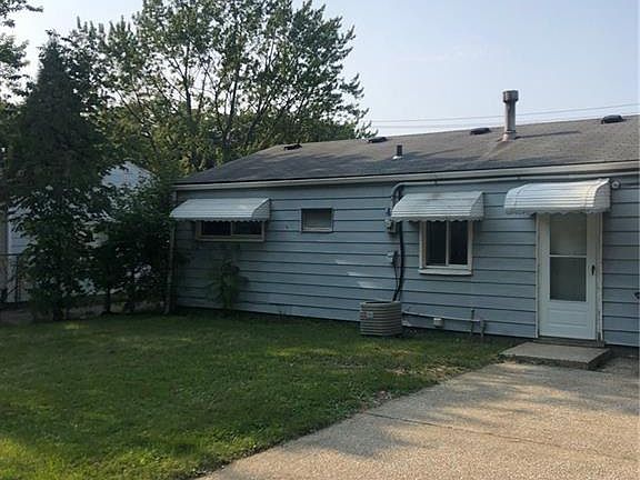 3rd image of 444 N Rocky River Dr