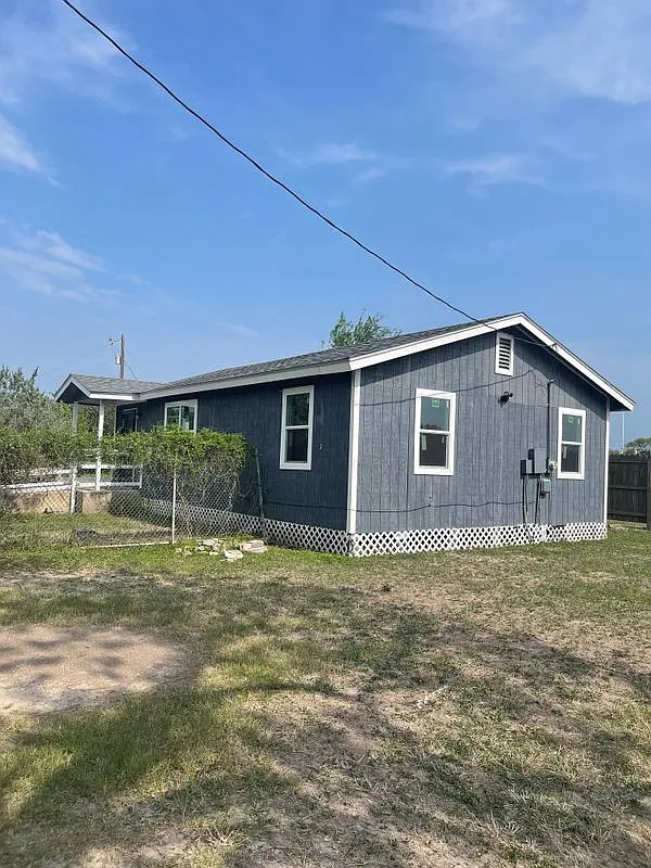 2 bed, 1.0 bath, 750 sqft, $950 — Photo 2