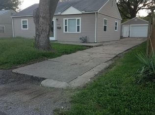 2322 S Englewood Ct, Independence, MO 64052