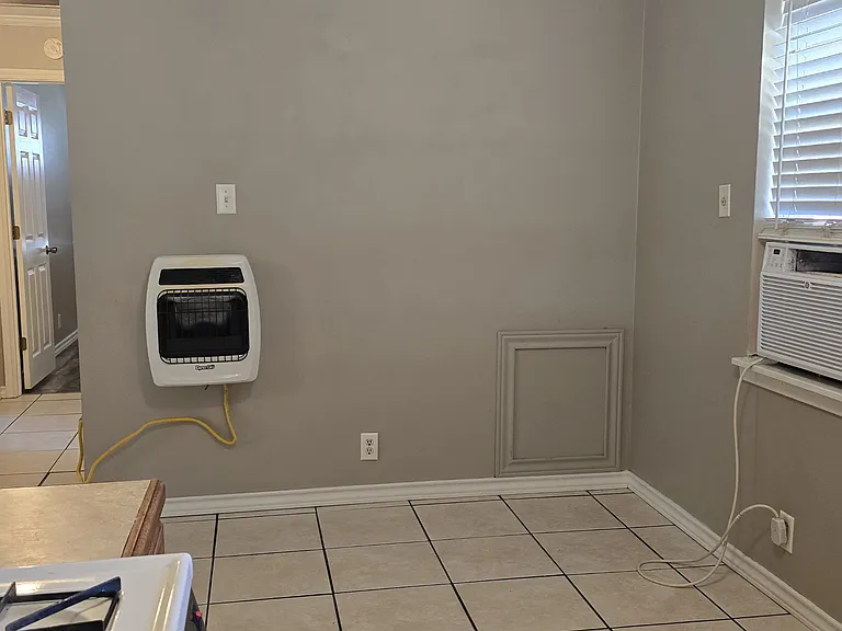 711 Hillview St — Photo 3
