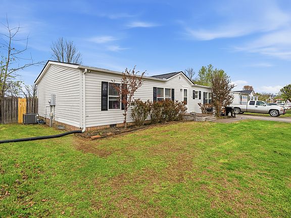 3rd image of 118 Shawn Dr