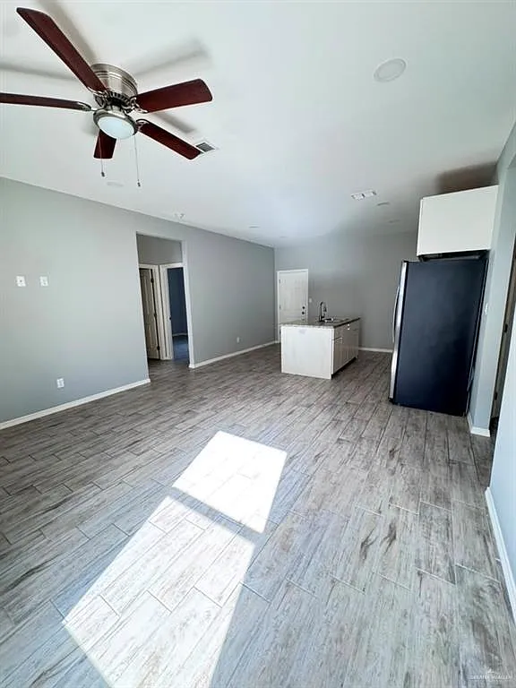 3 bed, 2.0 bath, 4544 sqft, $1,275 — Photo 4