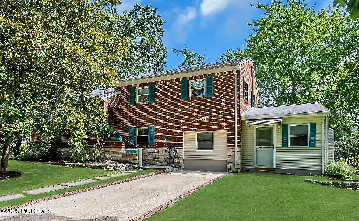 4 bed, 2328 sqft, $2,200 — Photo 4