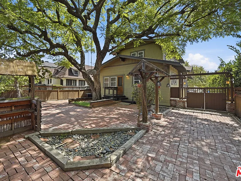 613 N Lucerne Blvd — Photo 8