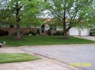 102 Country Aire Dr, Troy, IL 62294