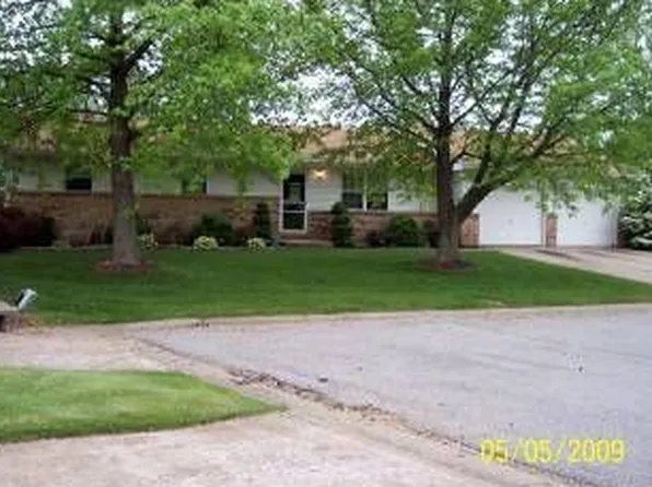 102 Country Aire Dr, Troy, IL 62294