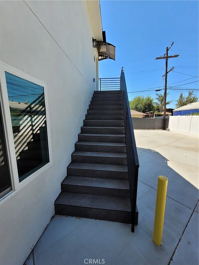3 bed, 1055 sqft, $3,600 — Photo 3