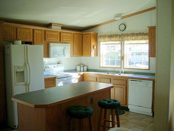 Spacious Kitchen with Island