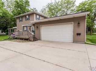703 E 26th St, Sioux Falls, SD 57105