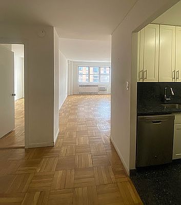 4th image of 345 W 58th St APT 15N