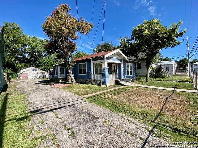 Building Photo - 2213 N Flores St
