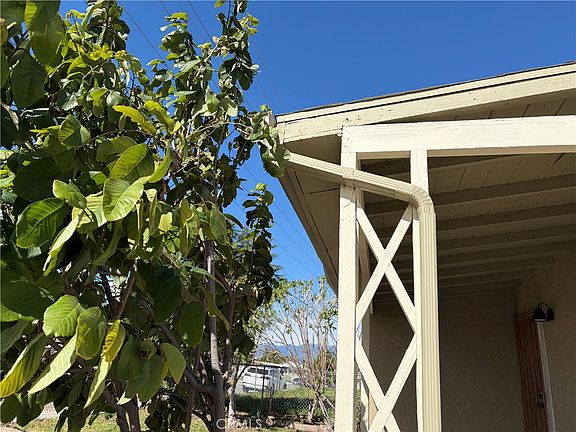 5th image of 1156 N Rancho Ave