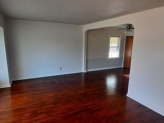 4th image of 631 Chopin Dr