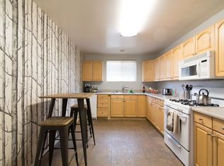 Gorgeous Upstairs unit with downtown view private deck, San Diego, CA 92113