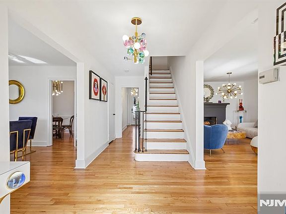 3rd image of 272 Standish Avenue