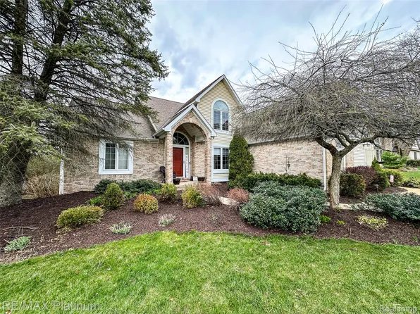 8868 Solitude Dr, Brighton, MI 48116