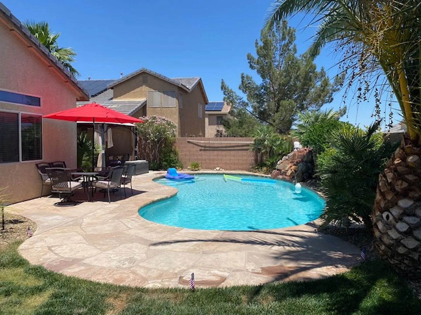Single Story w/ Pool and Spa - Pool Service Inc. 8/1 move in — Photo 4