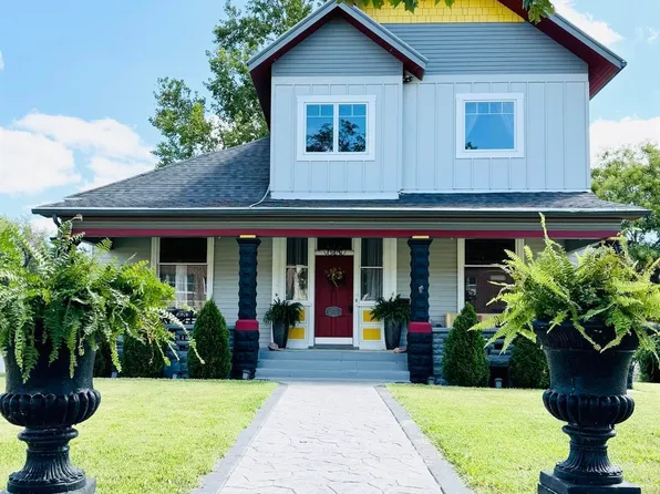 812 Lincoln Ave, Wamego, KS 66547