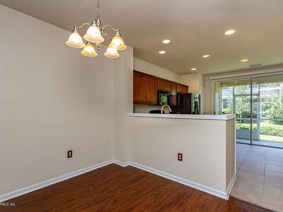 4th image of 11463 Summerview Cir