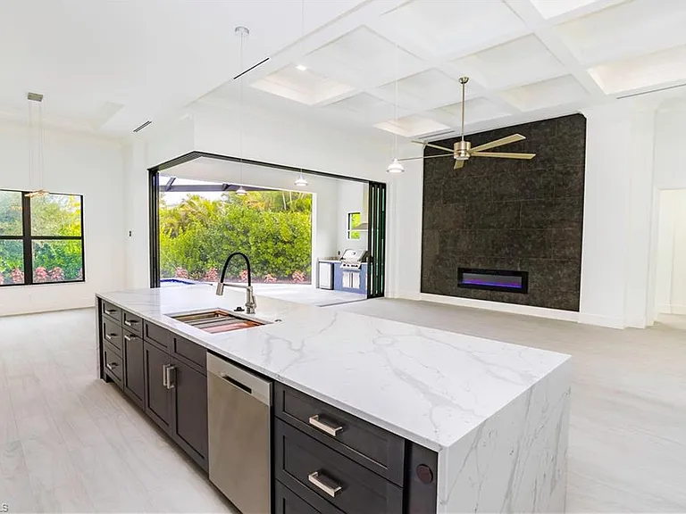 231 Legacy Ct — Photo 9