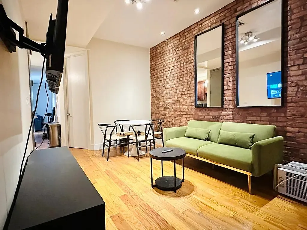 5 bed, 4.0 bath, 1100 sqft, $1,190 — Photo 4