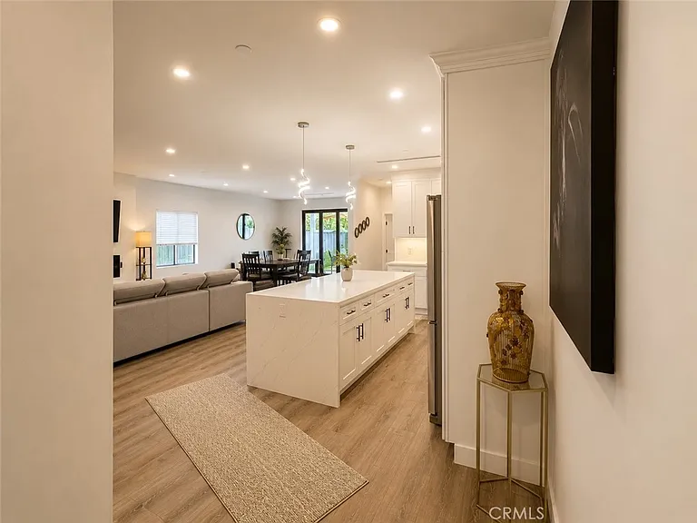 7717 Jamieson Ave — Photo 3
