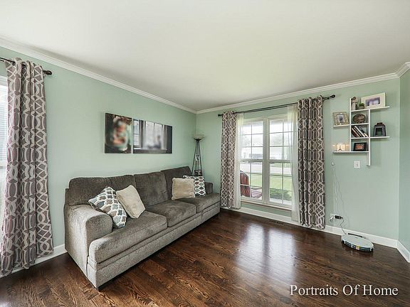 4th image of 2337 Woodside Dr