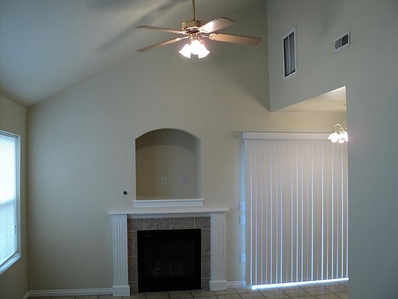 Living room/fireplace