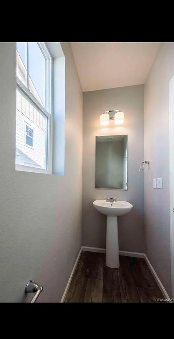 3 bed, 2743 sqft, $3,199 — Photo 2