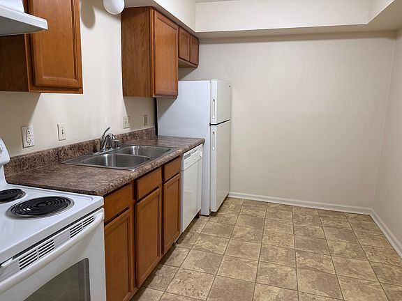 5th image of 329 Churchill Dr APT 3