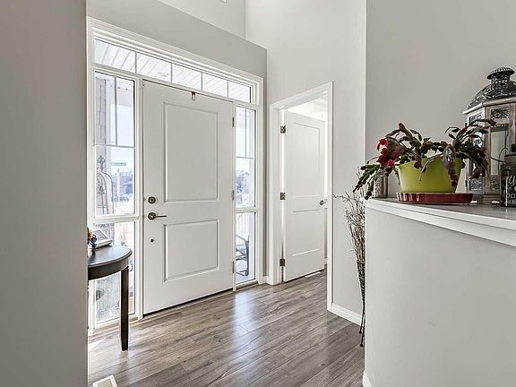 2nd image of 502 Montana Bay SE