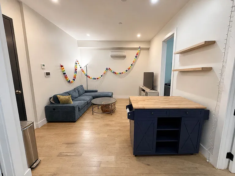 141 Montrose Ave #3C — Photo 4