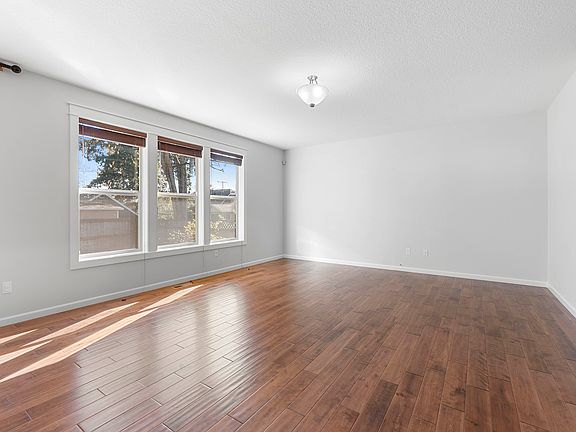 4th image of 609 E 31st St