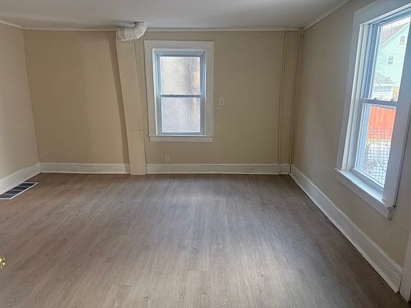 4th image of 115 W Commercial St