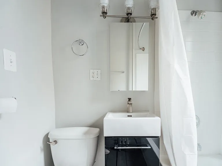Unit 3W - Remodeled Bathroom