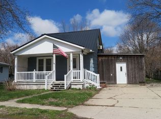 18899 3rd St, New Paris, IN 46553