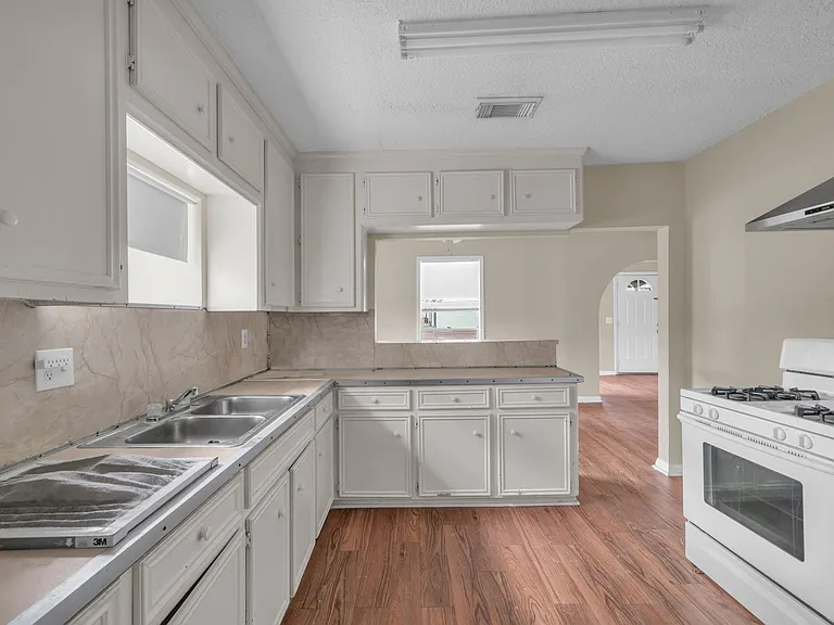 7304 Kinney St — Photo 16