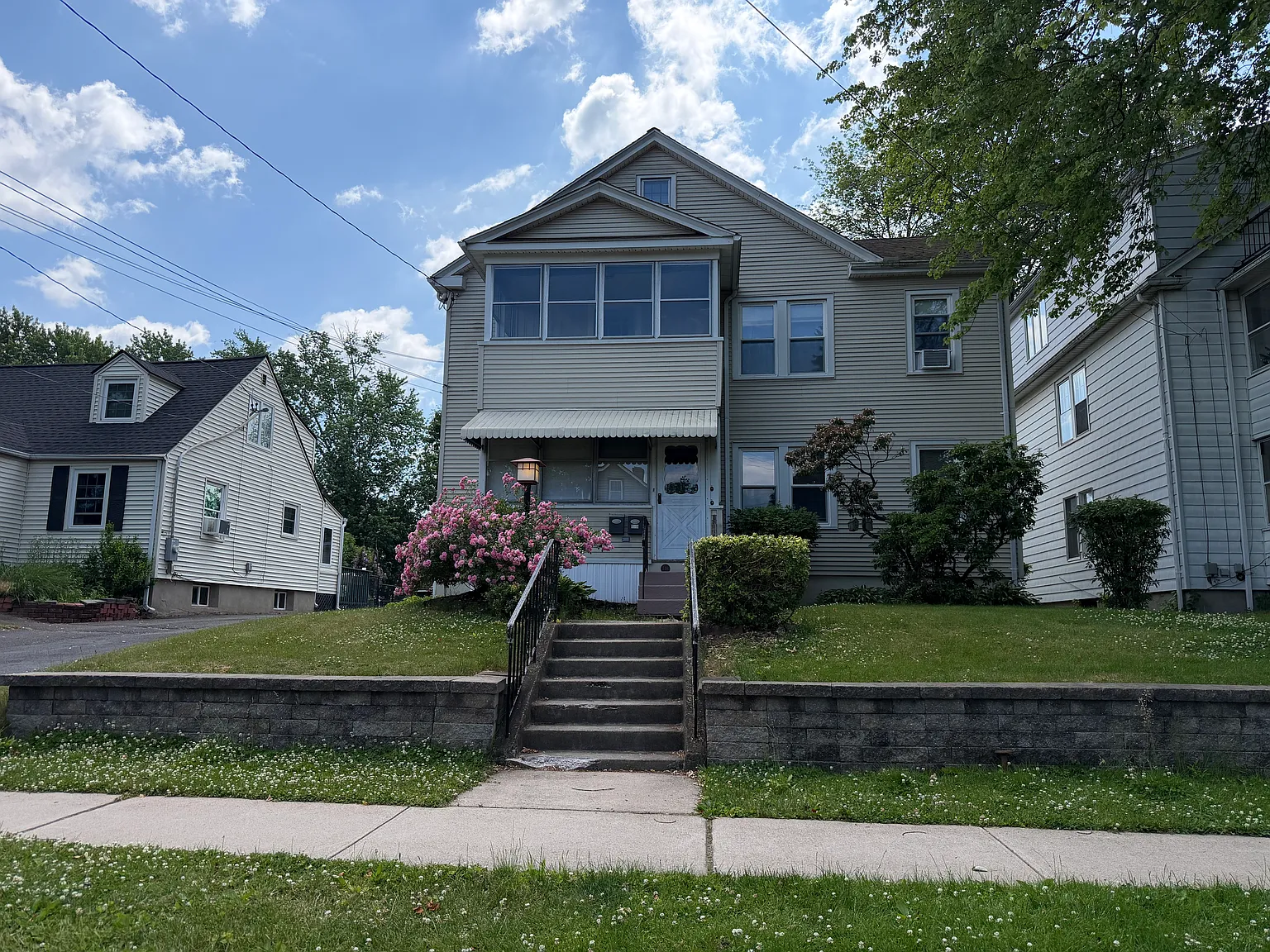 2 bed, 1250 sqft, $2,100 — Photo 2