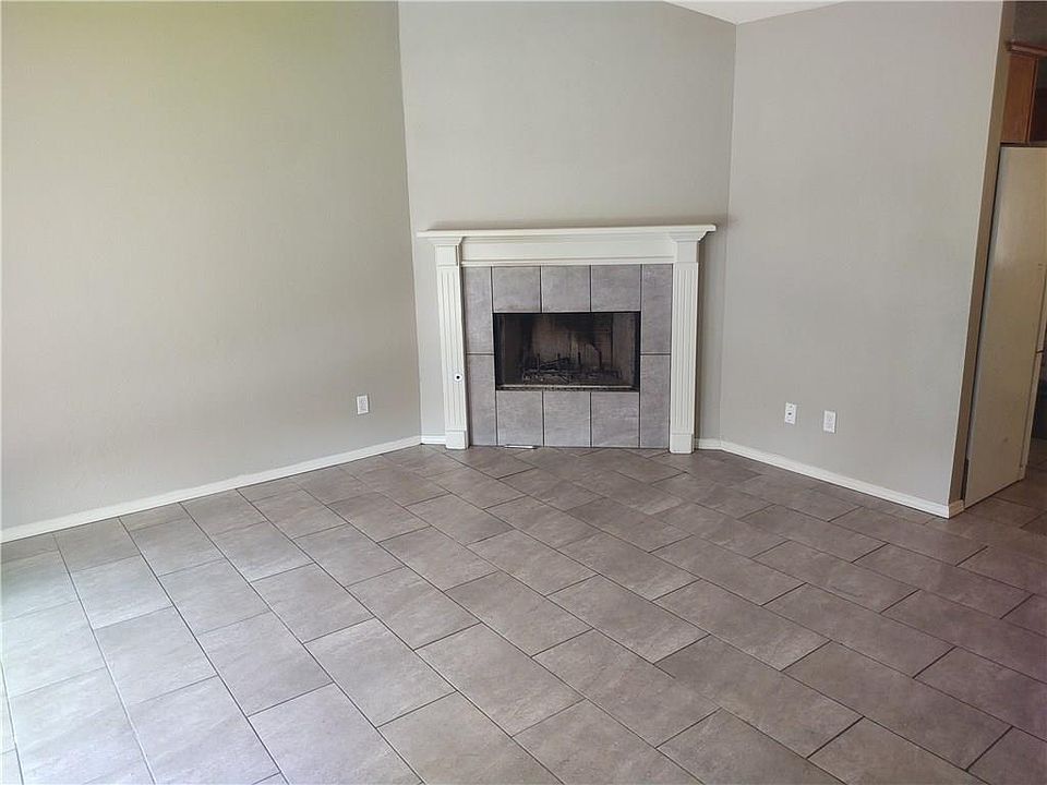 2nd image of 2505 Broken Hill Dr