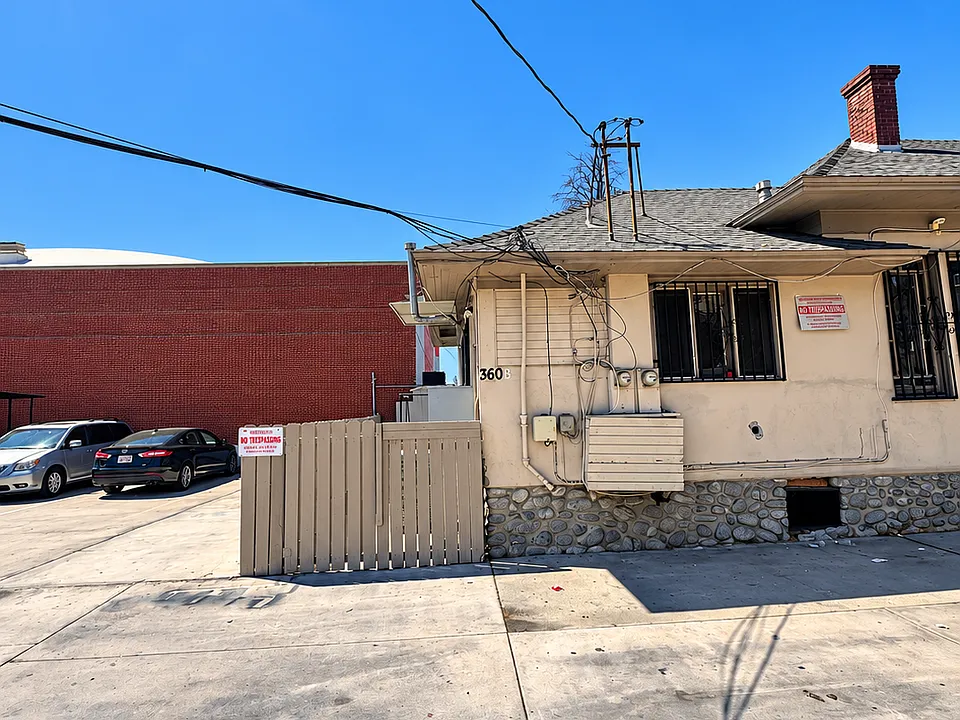 360 E Holt Ave #B