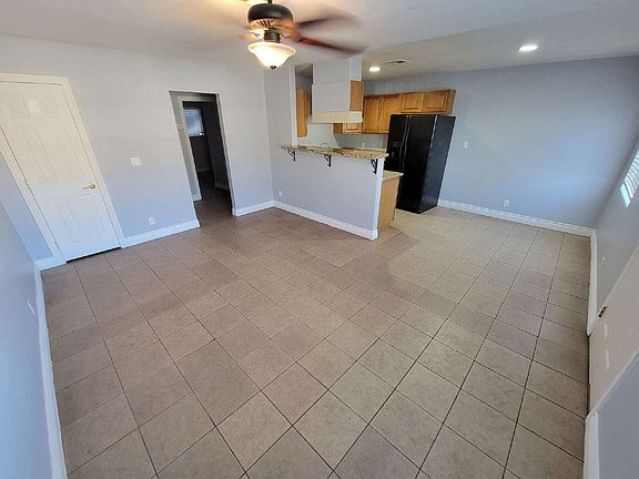 3rd image of 2429 Daley St #3