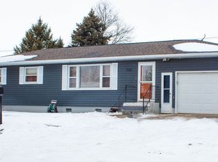 718 Candice St, Valentine, NE 69201