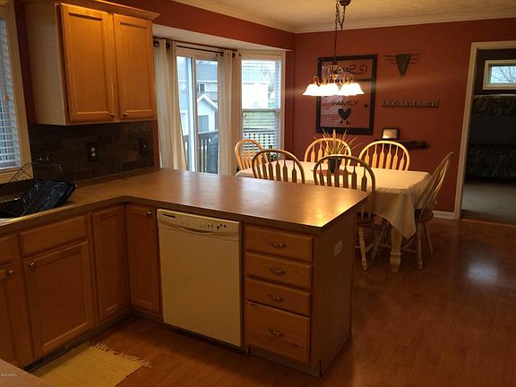 3rd image of 3693 Bantam Dr