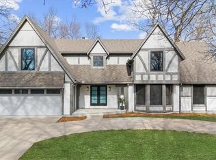 10075 Hemlock Dr, Overland Park, KS 66212