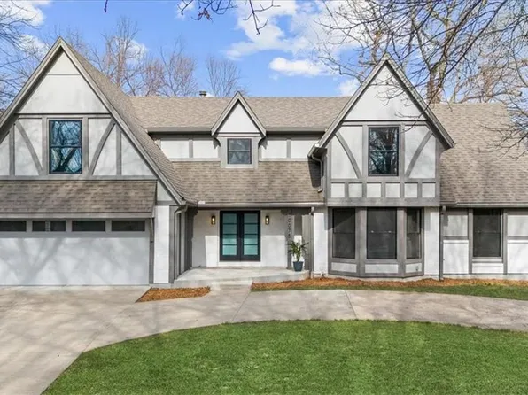 10075 Hemlock Dr, Overland Park, KS 66212